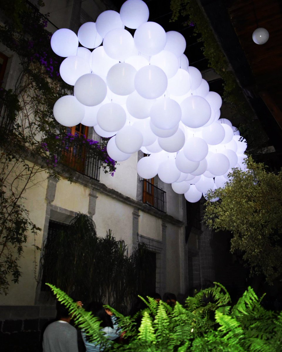 Pop!, una instalación lumínica y sonora que se maneja con la alta tecnología del OpenFrameworks. 
¿La viste en Comex Visual Art Week? ow.ly/pG1b30ha1QY
#ComexVAW #VAWCDMX