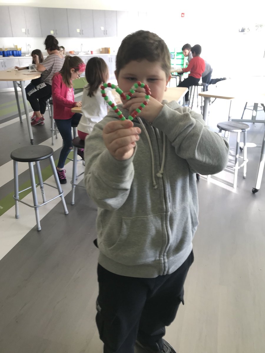 MsBuragina's tweet image. Computer programers in action! Using #BinaryCoding to create Christmas ornaments from our written code ... can you read the word hanging from our ornaments? @alcdsb_stfa @ALCDSB #OntarioCodes #Math