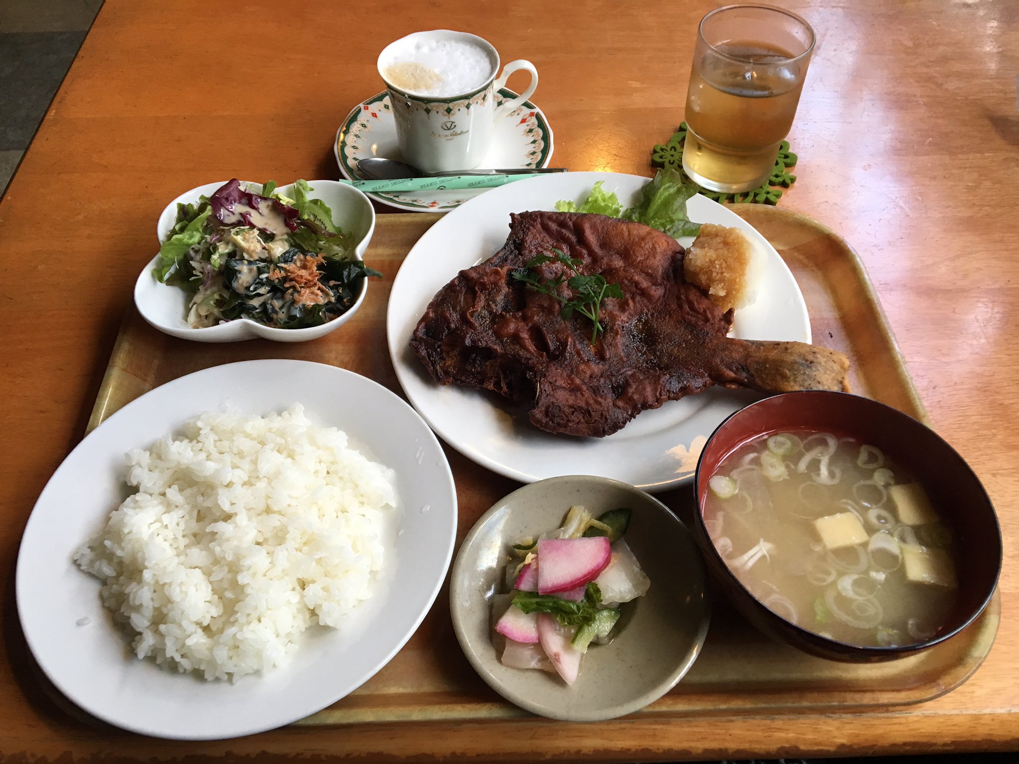 あゆ Twitterissa Lunch 奥州市水沢区 集いの食卓カウンタック ランチ カレイ唐揚げ カフェオレ Mizusawa 水沢 奥州 カウンタック 余裕あればケーキも食べちゃおうと思ってたけどお腹いっぱいになっちゃった T Co 1zn3g07fqf Twitter
