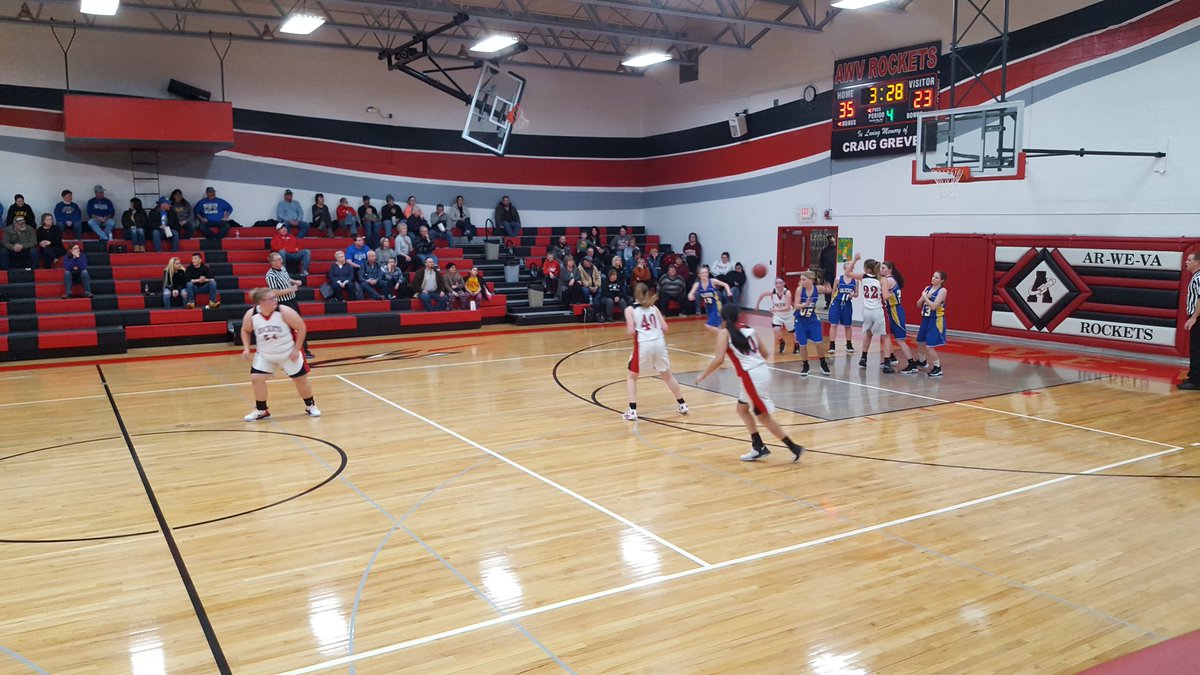 RichStoffers1's tweet photo. 40 - 26 AR-WE-VA jv gals win over G-R @arweva_rockets !! #AWVROCKETS https://t.co/EJteg49qRQ