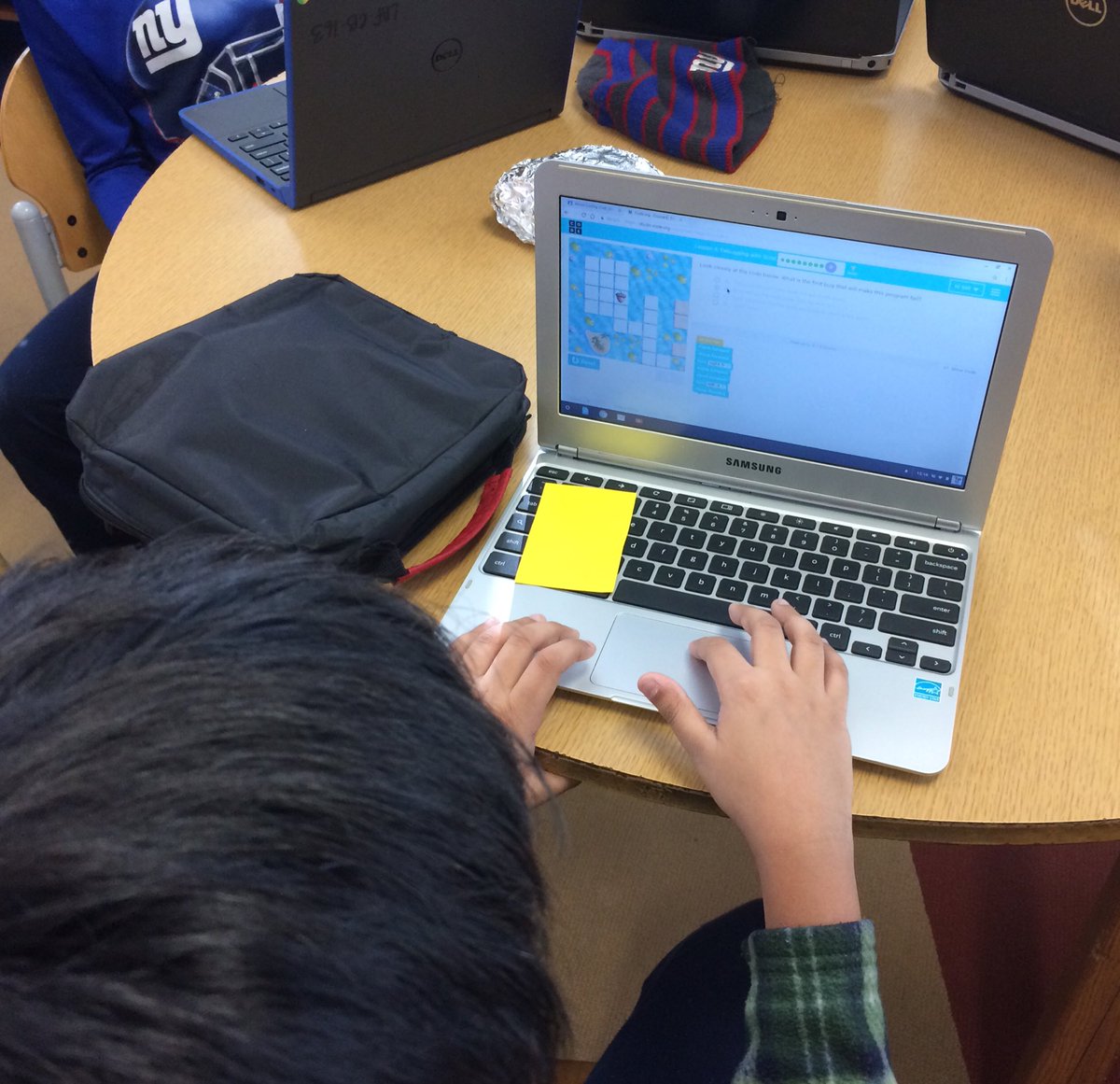 StaceyArvanites's tweet image. #CodingClub25 'steps' into the screen to debug and code through Course E! @codeorg @Lafayette_25 @MissNapolitano #CSforAll