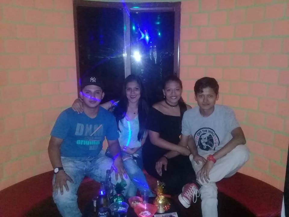 NanhellyA's tweet photo. #Castillorojo🍸🍻 https://t.co/XOQJMxS1UH