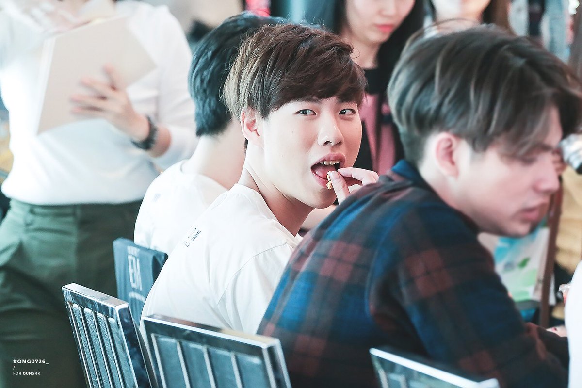 ให้ป๊อปคอร์นทำนายกัน(ต์) 🍿😘💕 <a href="/gunsork/">G U N</a> #gunsork #TUsexyboy #conversationthailand