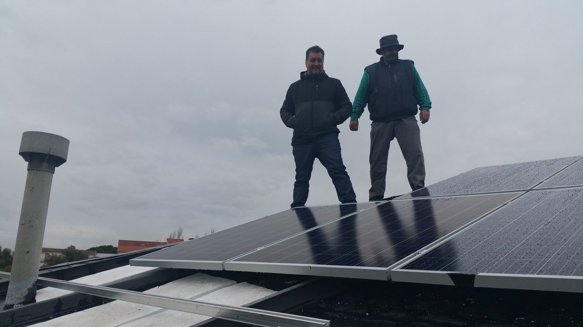 LucsanEnergy's tweet photo. Ultimamos los detalles para finalizar la instalación fotovoltaica de 15 paneles (4 kW) en Serranillos del Valle (Madrid). 
Amortización estimada 4 años. #EficienciaEnergética https://t.co/bhg1iy73uA