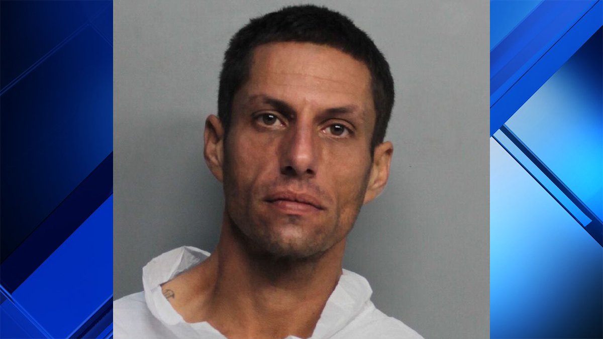 Police: Homeless man asleep on couch fatally stabbed with kitchen knife bit.ly/2CbhuEQ?utm_so… https://t.co/Nu71u0YG8E