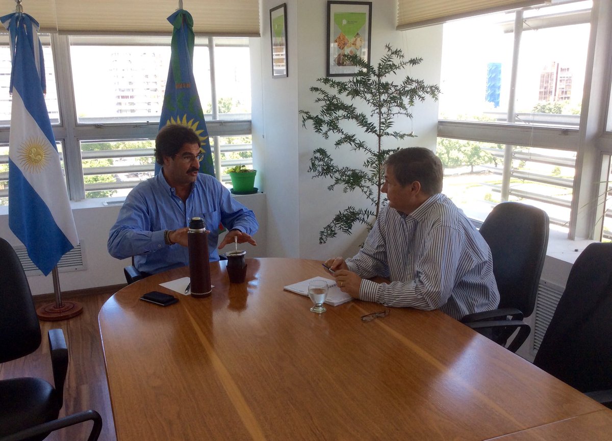 AgrarioPBA's tweet photo. #Ahora Ministro @ljsarquis recibe al presidente de @intaargentina para potenciar el trabajo conjunto en la Provincia de Buenos Aires @mariuvidal https://t.co/mC0xlLM5Xj