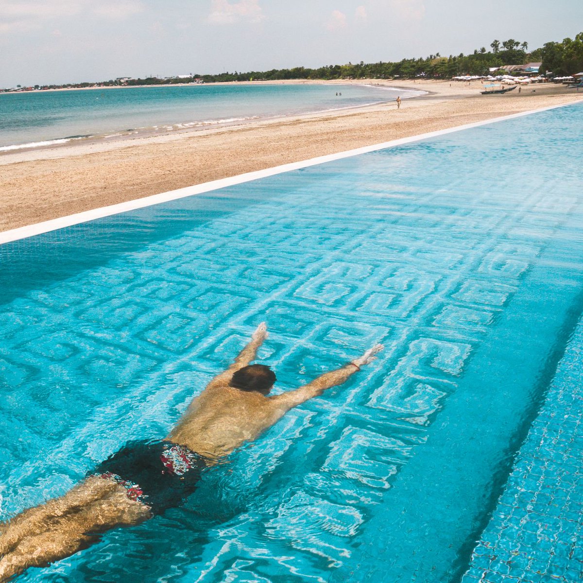 roamaroo's tweet photo. Swimming through the magical waters of @fsbali #bali #luxurytravel #luxuryhotel #wonderfulindonesia https://t.co/lwMY6goCvW