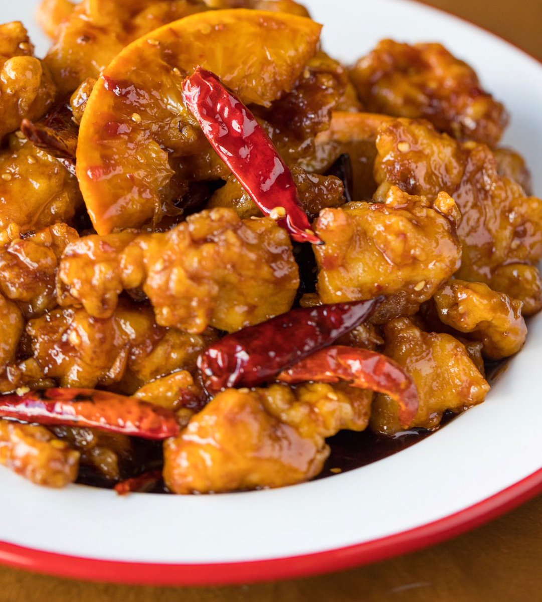 fatdragonla's tweet photo. Orange you happy when you eat our mouthwatering orange chicken? 🍊🍗😋 See you at 5. #fatdragonla https://t.co/6nwjayF4Qu