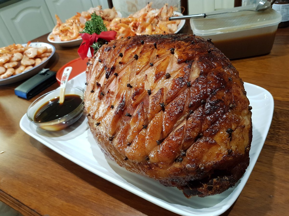 thirdwill's tweet photo. Two mega feasts in a row! #dietstartstomorrow #Hamageddon https://t.co/1ciABSjNMp