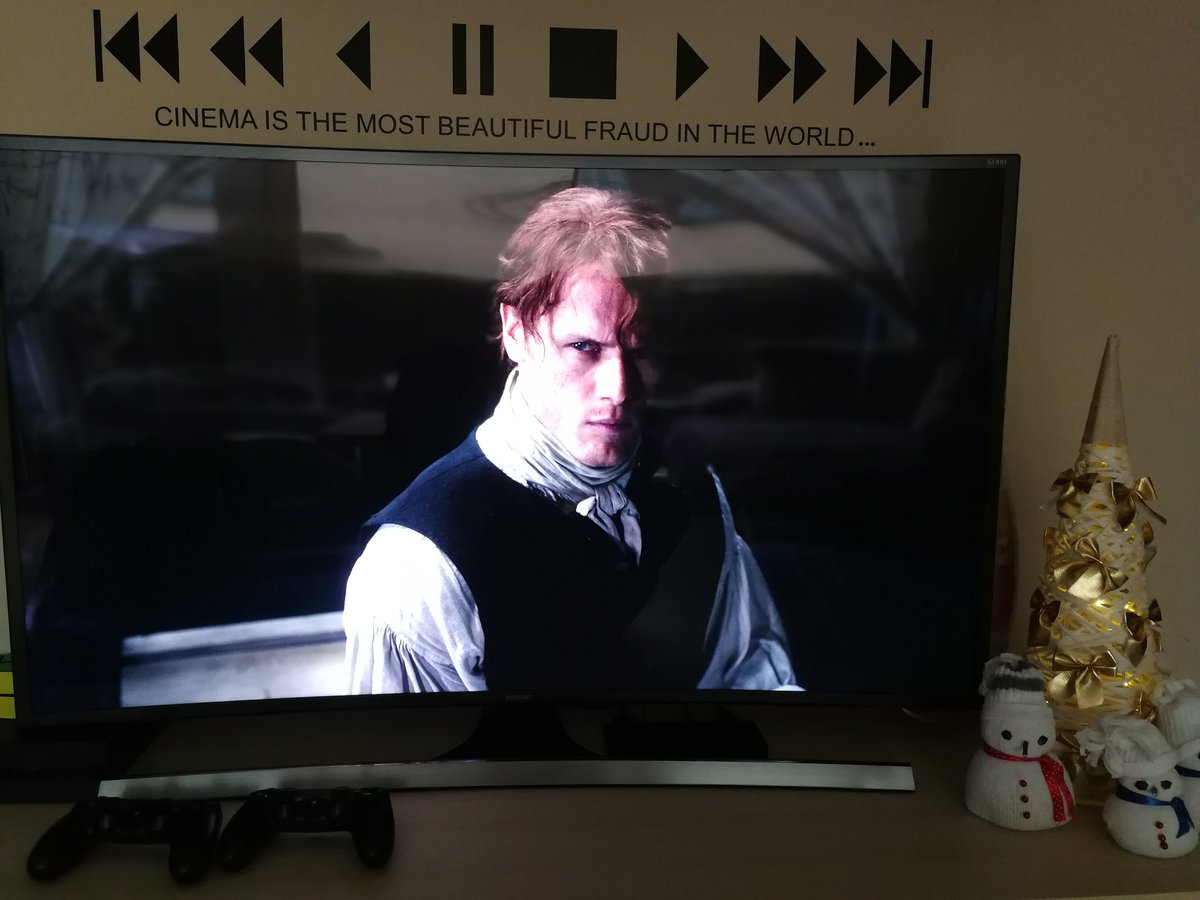 Paulina51113880's tweet photo. ...and Christmas celebration ends with Jamie's faint @Outlander_STARZ #gratefulForOutlander @caitrionambalfe @SamHeughan https://t.co/FsEtXAQEtP