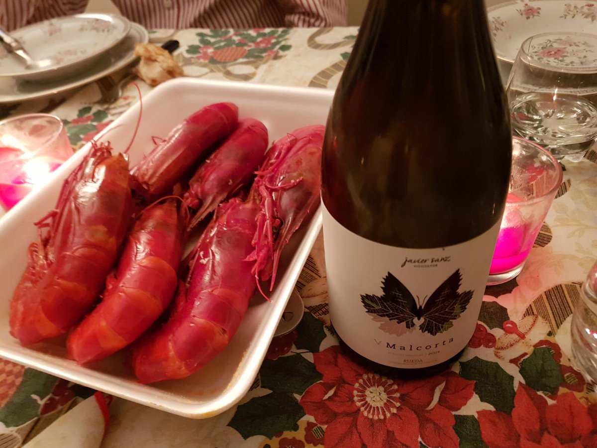 js_viticultor's tweet photo. ¿Qué tal las comidas de estos días? 🤶 Varios sois los que nos habéis hecho llegar vuestros menús, con nuestros vinos. Para estas fechas, una apuesta segura es #VMalcorta... que por cierto ¡Está a punto de agotarse la añada 2016!😉 https://t.co/qomi65PFEy