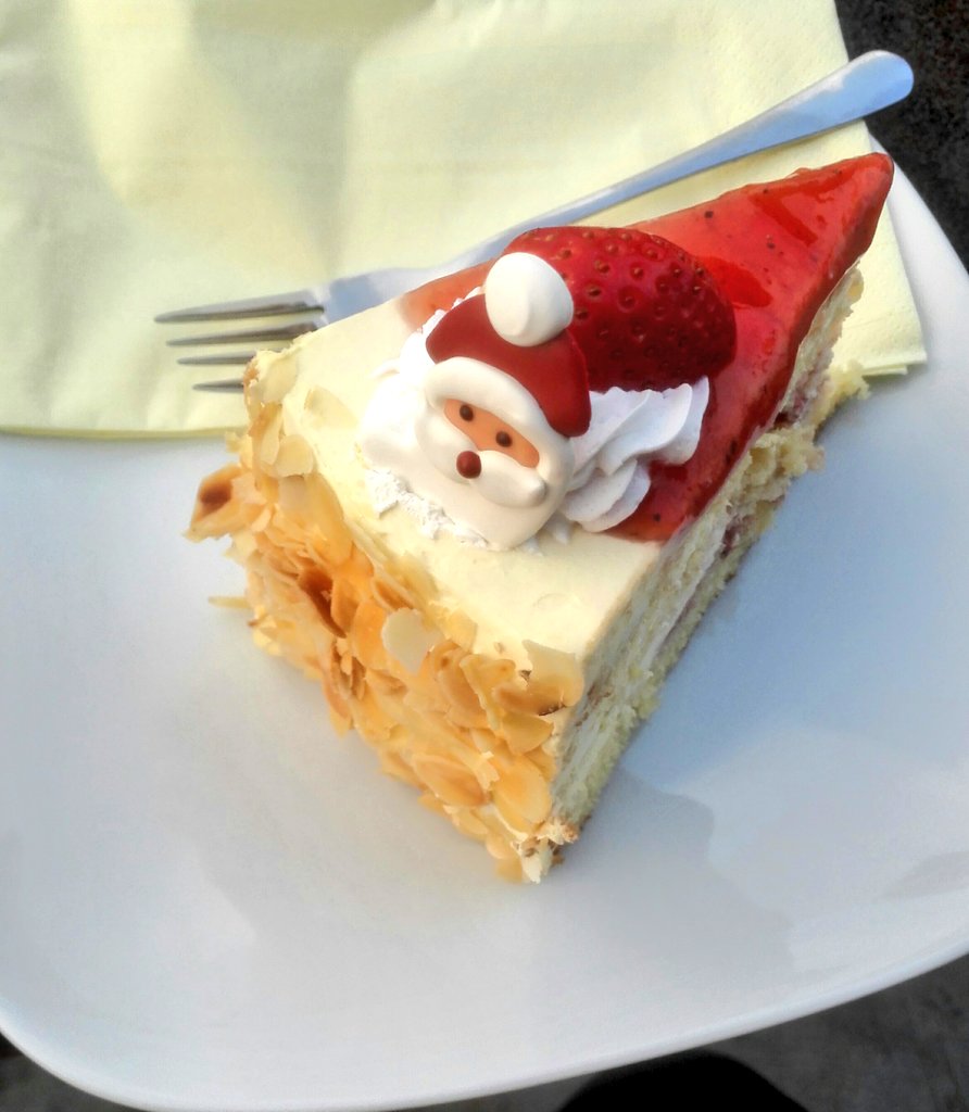 Inomar_Petra's tweet photo. You still have few days for overeating. Grab your leggings and gooo😉 #happyholidays https://t.co/5BQRXScC9e