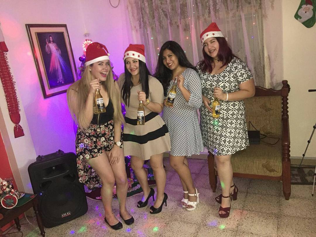 QueensOfGamee's tweet photo. Queens Gaming❤ 
#MerryChristmasEveryone https://t.co/xROWXBZbLl