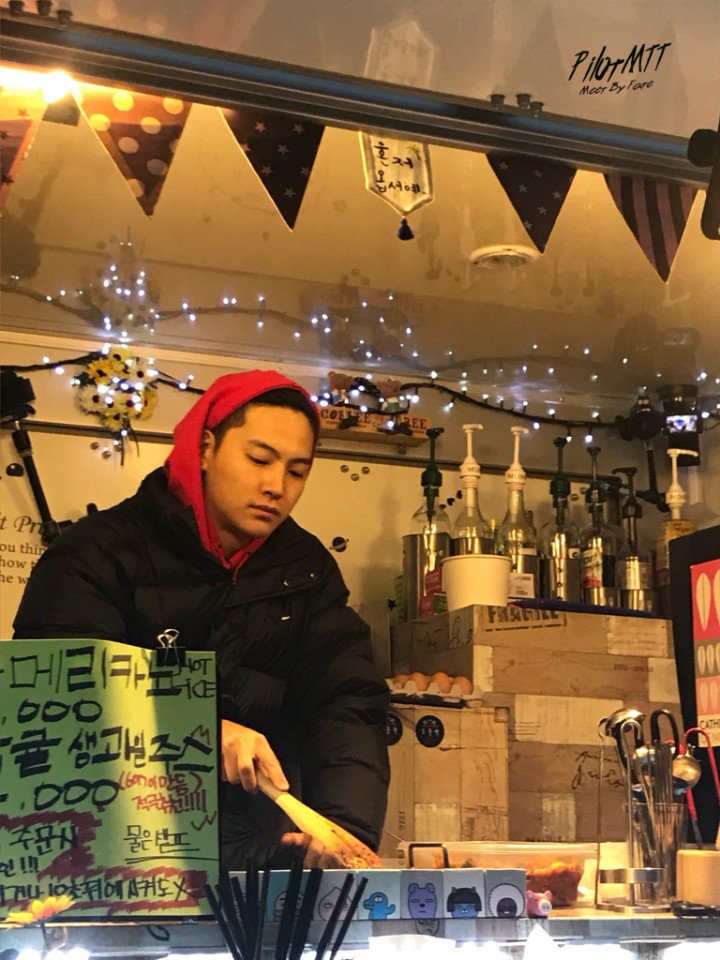 GOT7hood's tweet photo. 후디는 귀 뒤로 넘기라고 있는 것이다. https://t.co/jGY2I97zSb