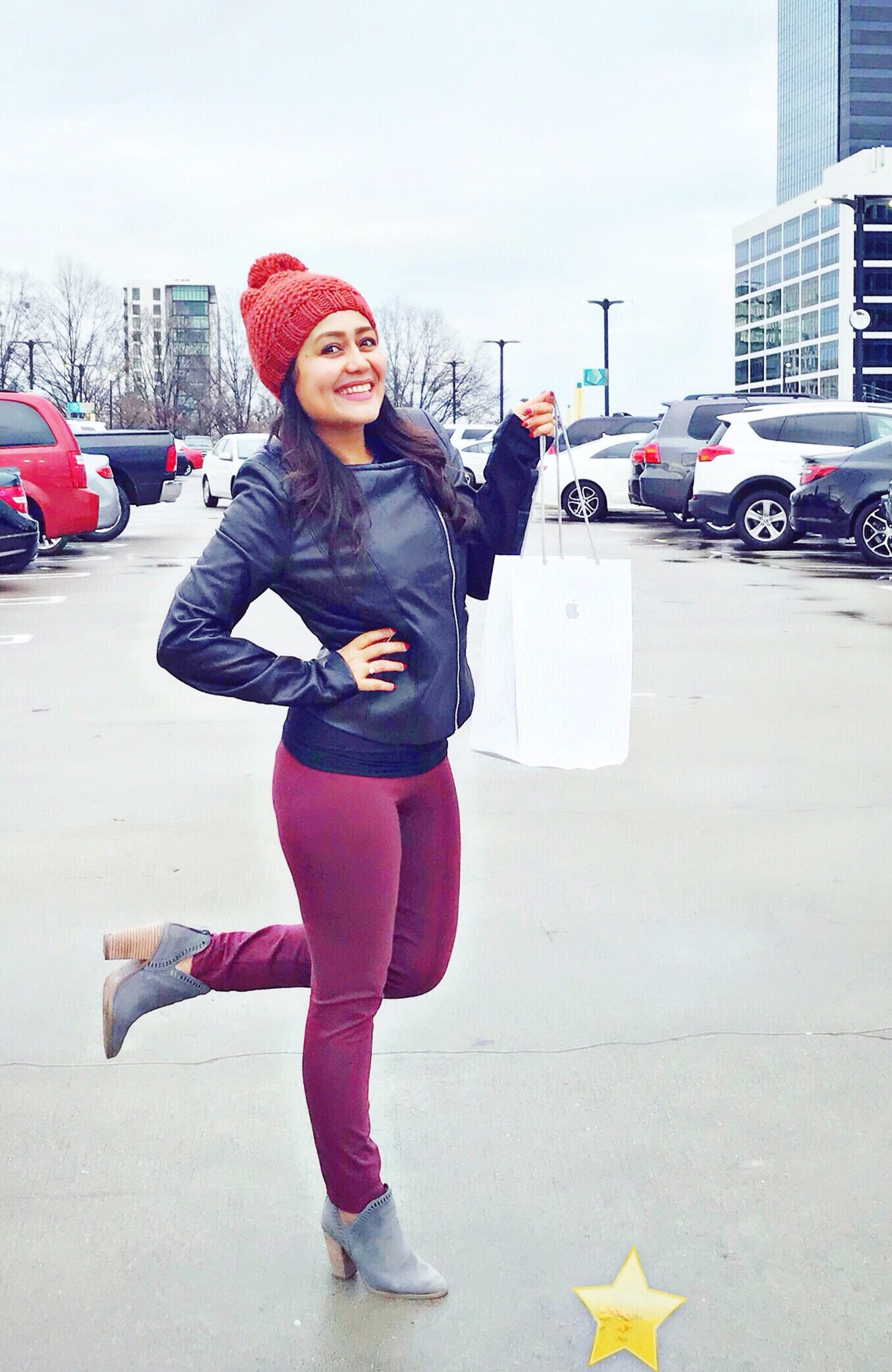 Neha Kakkar on Twitter: "#Shopping makes me soo Happy!! The child