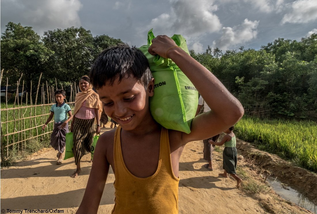 Oxfam's tweet photo. We've helped 185,000 #Rohingya #refugees with clean water, hygiene &amp; sanitation, food and other essential supplies. With your support we can do more: https://t.co/2P1196CGK8 https://t.co/xoNXhWxT9L