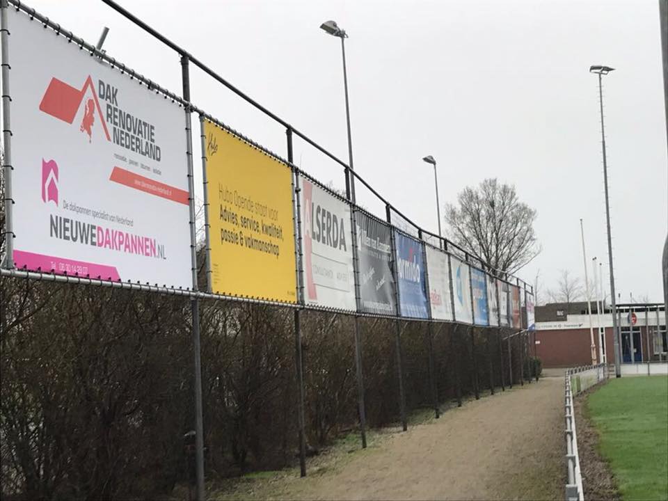 Siebeh's tweet photo. Hebben jullie de nieuwe spandoeken al gespot bij @vvfean58 ? @nieuwedakpannen #samenondernemen https://t.co/g6ygAxQKNP