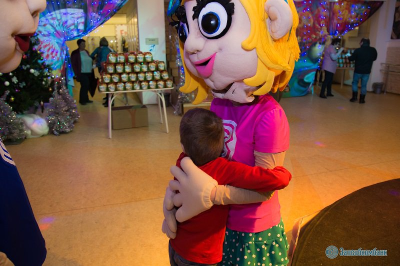 cftyumen's tweet image. Благотворительная ёлка от Запсибкомбанка прошла в Тюменском театре кукол 25 декабря. bit.ly/2BDl2wb