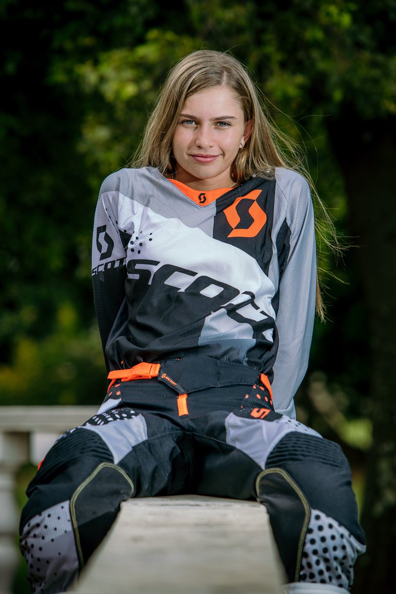 megan35mx's tweet photo. The first set of @scottmotosports kit in SA would be the orange and black 450 Angled Pair. Innovative designs for your comfort and protection!
#scott2018 #defendyourvision #motogirl #NOSHORTCUTS #SCOTTmoto (Set 1/4)
@motul @mikec_1970 @KTMSouthAfrica https://t.co/JdTIG7isX3