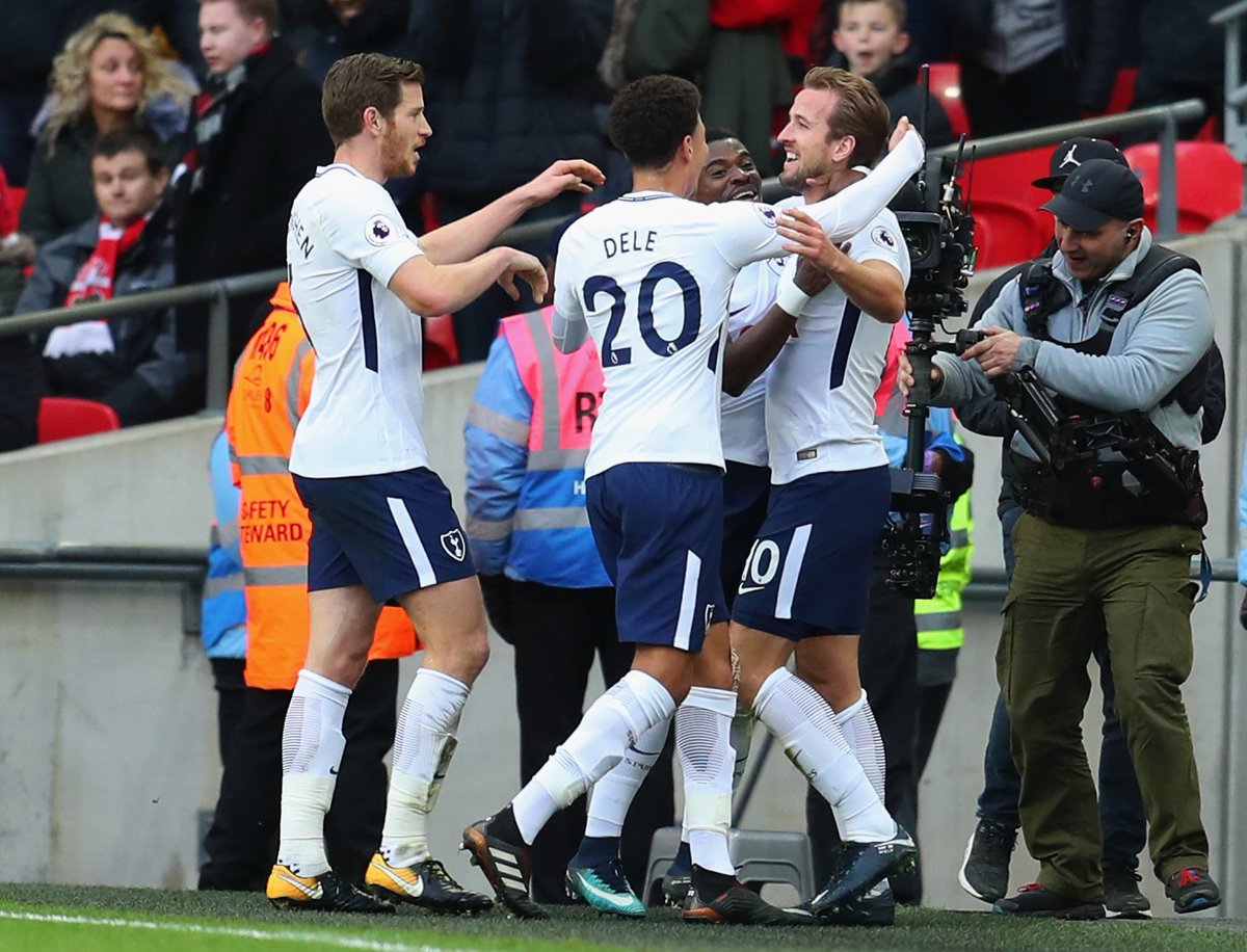 SpursOfficial's tweet photo. THAT record-breaking moment... 🙌

#OneOfOurOwn https://t.co/cQaPB8epIi
