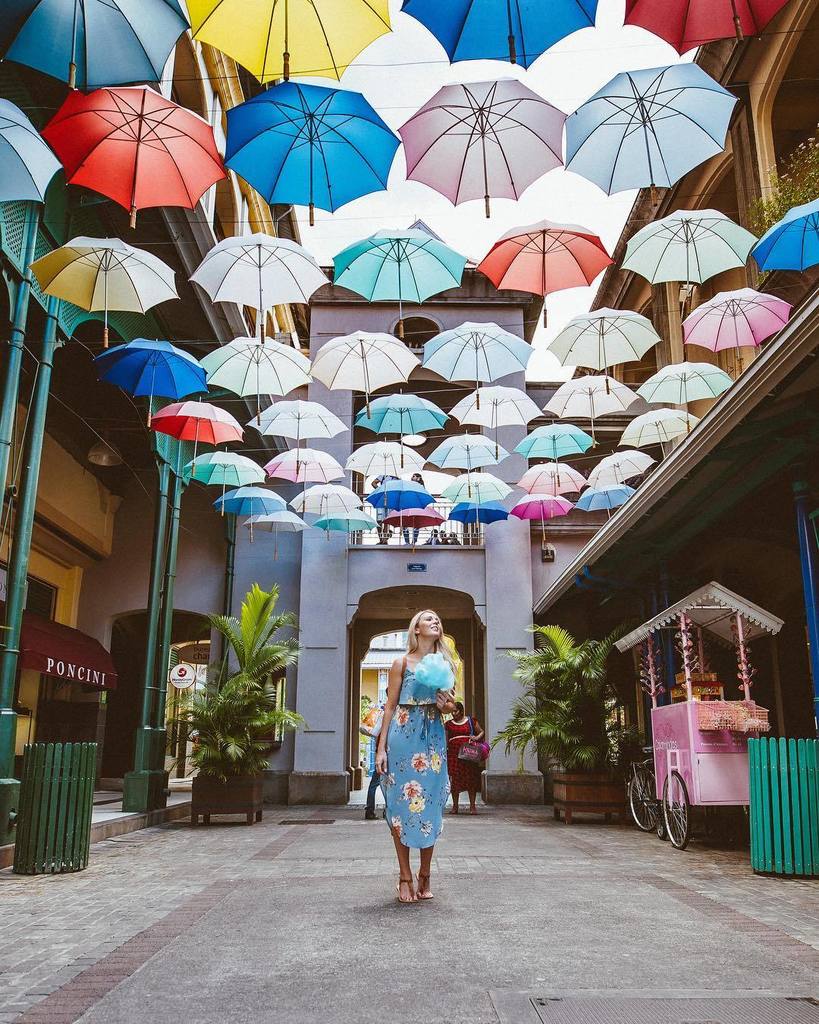 MrCraigHowes's tweet photo. #craighowes: Port Louis, umbrellas, Candy floss and @natassjy #mauritius https://t.co/0tRV2BQJr3