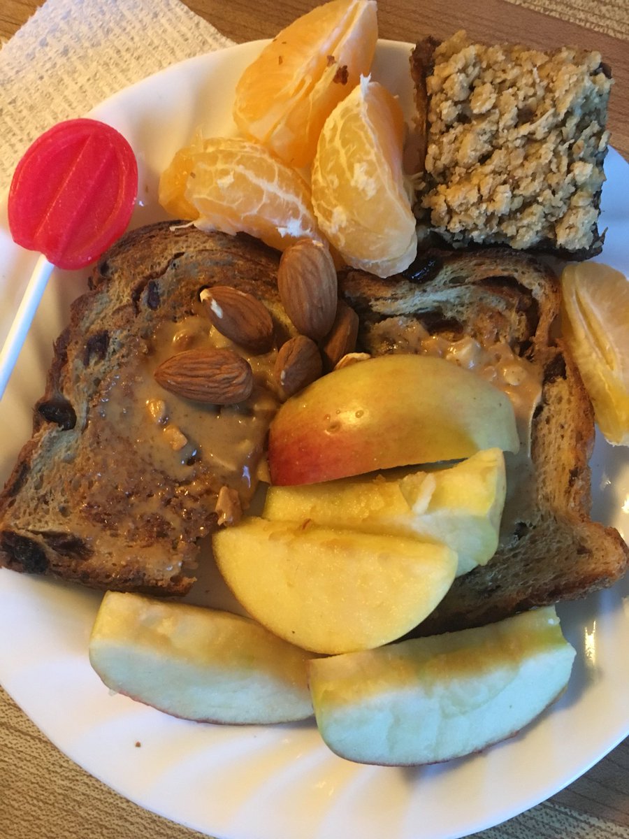 TomzViews's tweet image. First breakfast on last day a 4-day weekend is the best ! #adulting #kidswhatkids #firstbreakfast