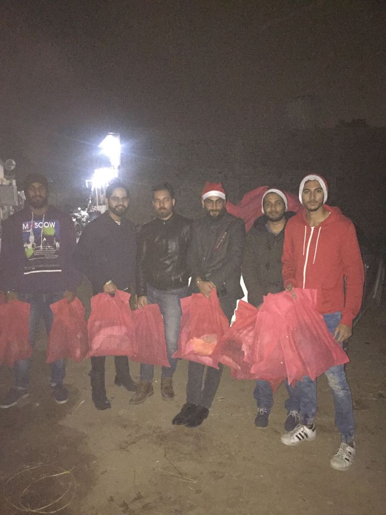 ichhango's tweet photo. During the first execution drive we covered the slum area of Kishangarh. Many underprivileged children and families living here can not afford adequate clothing.
#WCD #WinterClothingDrive #Humanity #Winter #Ichha #NRC #AboutHumanity #Distribution #Chandigarh #Kishangarh https://t.co/EWA69KpBoG