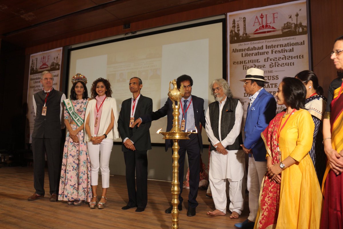 AhmLitFest's tweet photo. #ahmedabadliteraturefestival #ailf2017 #inaugration #session https://t.co/h85rTt1NR8