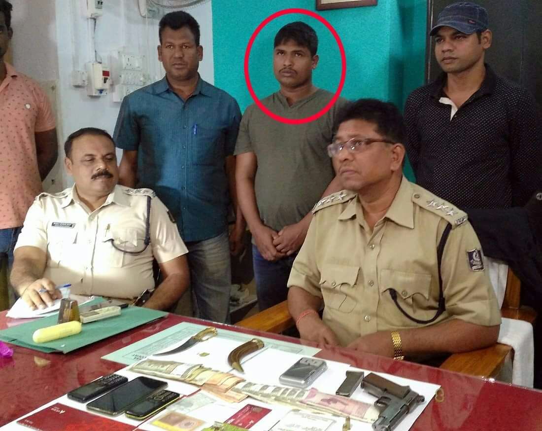 Bhadrak Town police nabbed one inter district dreaded criminal Bapi@Manoranjan Pani of Alabaga Ps.Basudebpur,Bhadrak and recovered one Pistol,02 live ammn.,cash and gold who is wanted in a series of cases of Rourkela, Sambalpur, Talcher,Bhc.and Bls.@spbhadrak1993