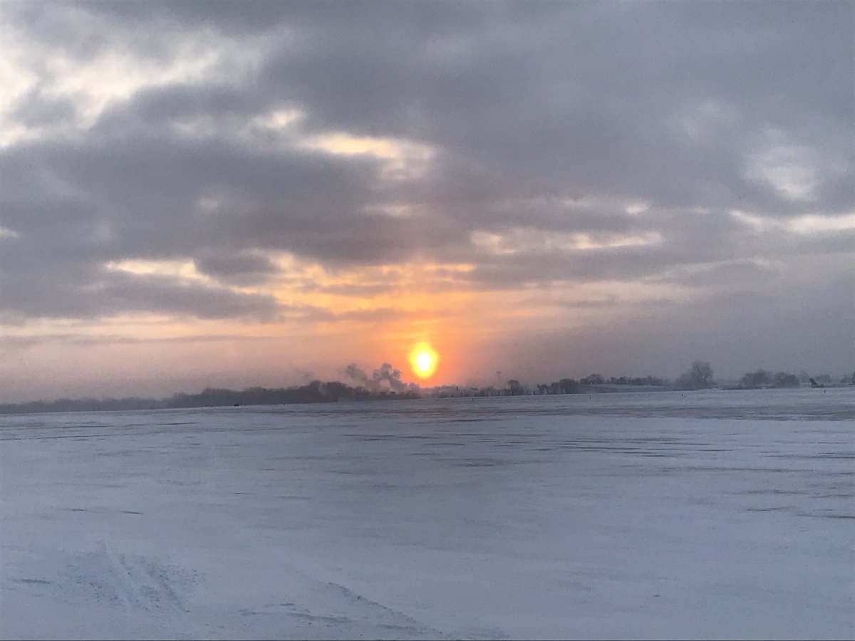 MemorialMEDFLT's tweet photo. Brrr. It’s cold out this morning. Be careful on the roads and stay warm.❄️☃️ https://t.co/hMye08w0e2