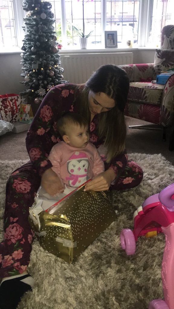 livpearson_'s tweet photo. Such a lovely Christmas with all the family’s❤️❤️🎄🎄 https://t.co/YgW7V7uvzE