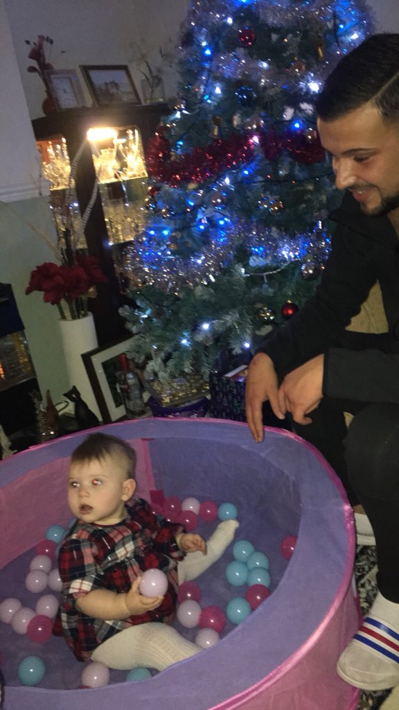 livpearson_'s tweet photo. Such a lovely Christmas with all the family’s❤️❤️🎄🎄 https://t.co/YgW7V7uvzE