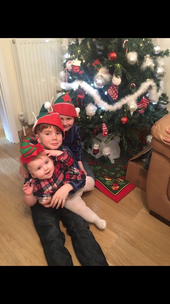 livpearson_'s tweet photo. Such a lovely Christmas with all the family’s❤️❤️🎄🎄 https://t.co/YgW7V7uvzE