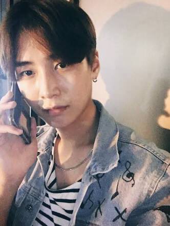 goingdada's tweet photo. เข้าใจละทำไมถึงเรียกว่าพี่จินอูว่าแด๊ดดี้ แต่เป็นแด๊ดที่ไม่ได้แปลว่าพ่ออะ ฮรุก อยากได้ https://t.co/MeF2QmZSkH