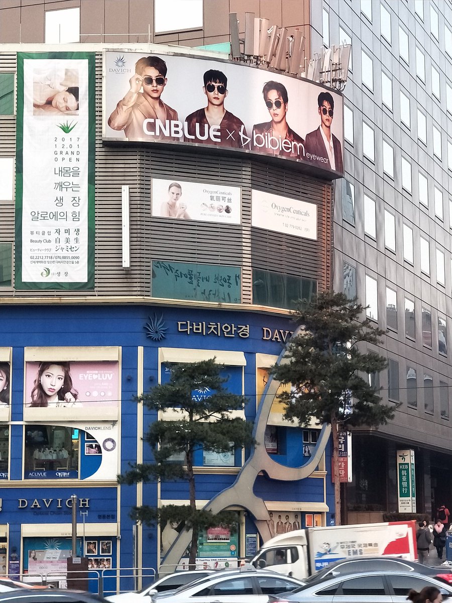 bluejoyjyh's tweet photo. #ThingsToDoInKorea
Spotting #정용화 #CNBLUE https://t.co/JNH3aDJYRl