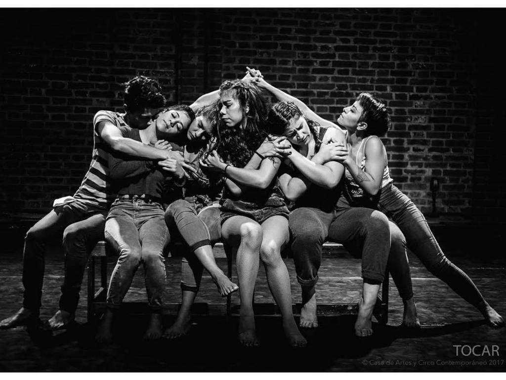 artesycirco's tweet photo. ¡Bonito día a todos! “Tocar” 💛🤗☀️#alumnos #creación #escena #stagearts #obra #artesycirco #photooftheday https://t.co/dWQtknvc6k https://t.co/l0wq07aYn7