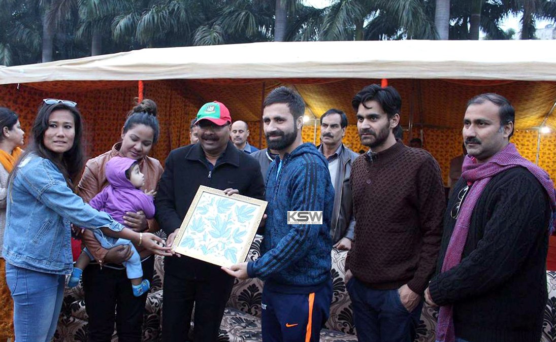 J&K Skipper #ParvezRasool felicitating #NepalWomensCricketteam skipper #RubinaChhetri, who was also skipper #JammuPrincesses cricket side in CM’s T20 League in presence of Sec. #JKSportsCouncil @parawahid  and #membersportscouncil, @KalraRanjeet in a function held at Jammu.