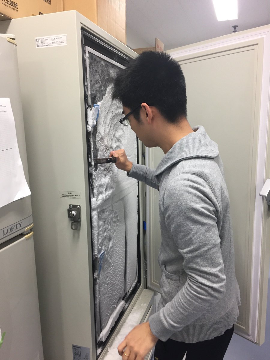 corelab_zebra's tweet image. おかげさまで綺麗になりました。
水槽部屋も根こそぎ70%エタノールで磨きました！！