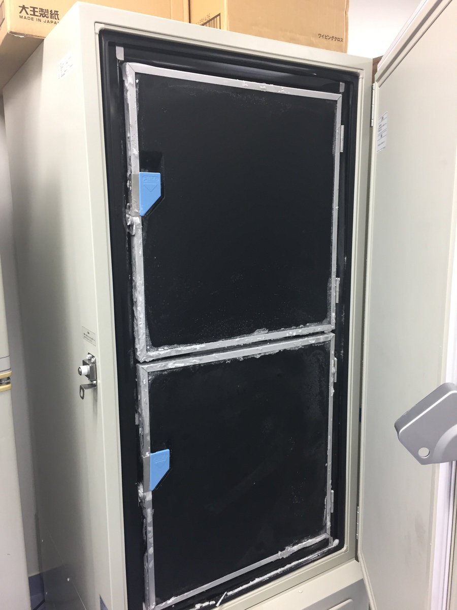 corelab_zebra's tweet image. おかげさまで綺麗になりました。
水槽部屋も根こそぎ70%エタノールで磨きました！！