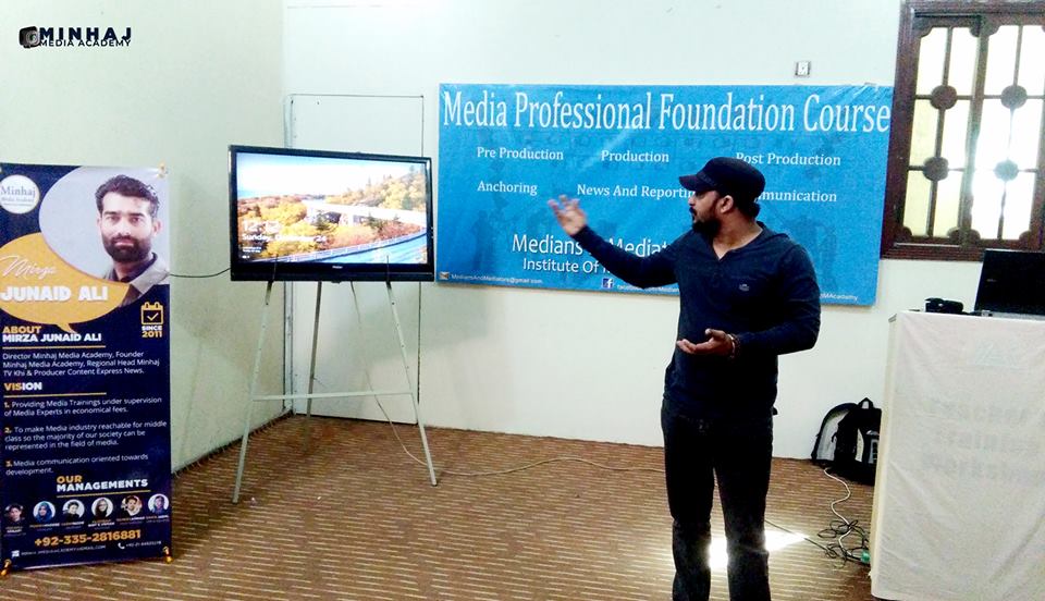 MinhajAcademy's tweet photo. Workshop "Camera &amp; Lighting" conducted by #Kashif_KT, Director of Photography @SAMAATV #MinhajMediaAcademy https://t.co/4FDKPw3hRB