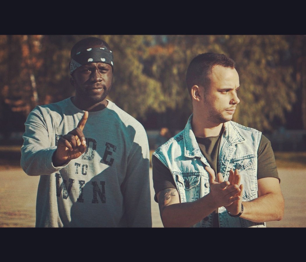 negrojari's tweet photo. Se avecina un videoclip con un temazo0 junto a mi brother #elsandro #próximamente ..... felices fiestas!! https://t.co/169Q4TQu6r