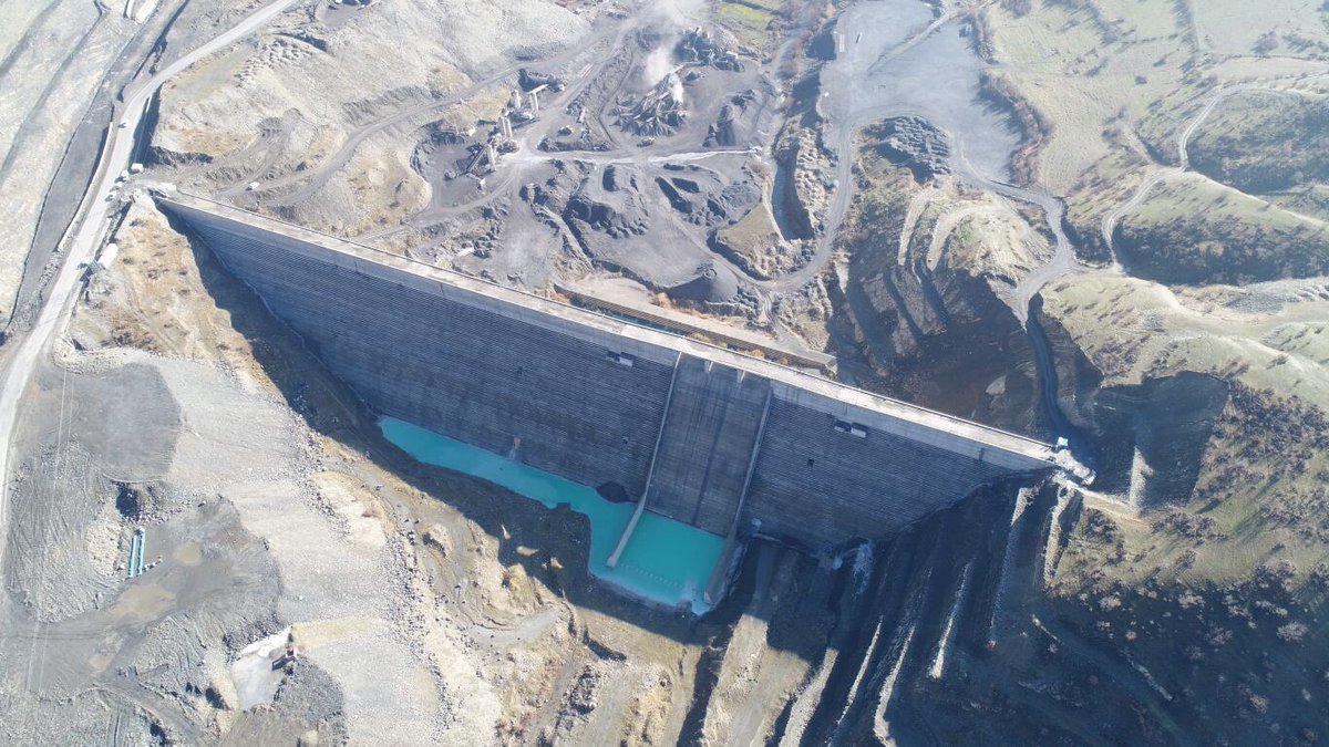dsigovtr's tweet photo. Şırnak Uludere Barajında sona doğru. Temelden 77 m yükseklikte olan baraj tamamlandığında yıllık 15 Milyon kWh enerji üretilecektir https://t.co/0LF8nWl2sK