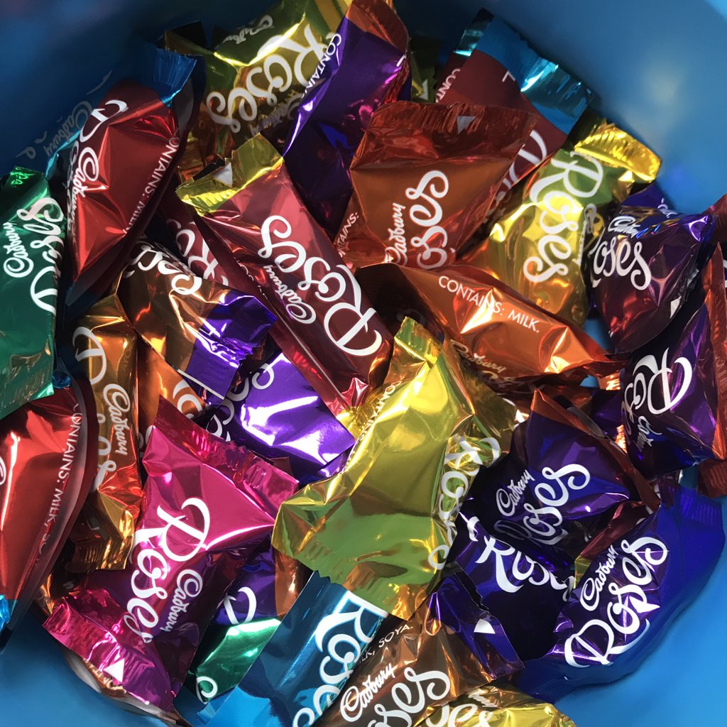 nataliefee's tweet photo. Hey @CadburyUK! When did you start putting #Roses in non-recyclable plastic?! Epic #plasticfail #pointlessplastic #ruinedchristmas 😢😠 https://t.co/Adafkvo1ec