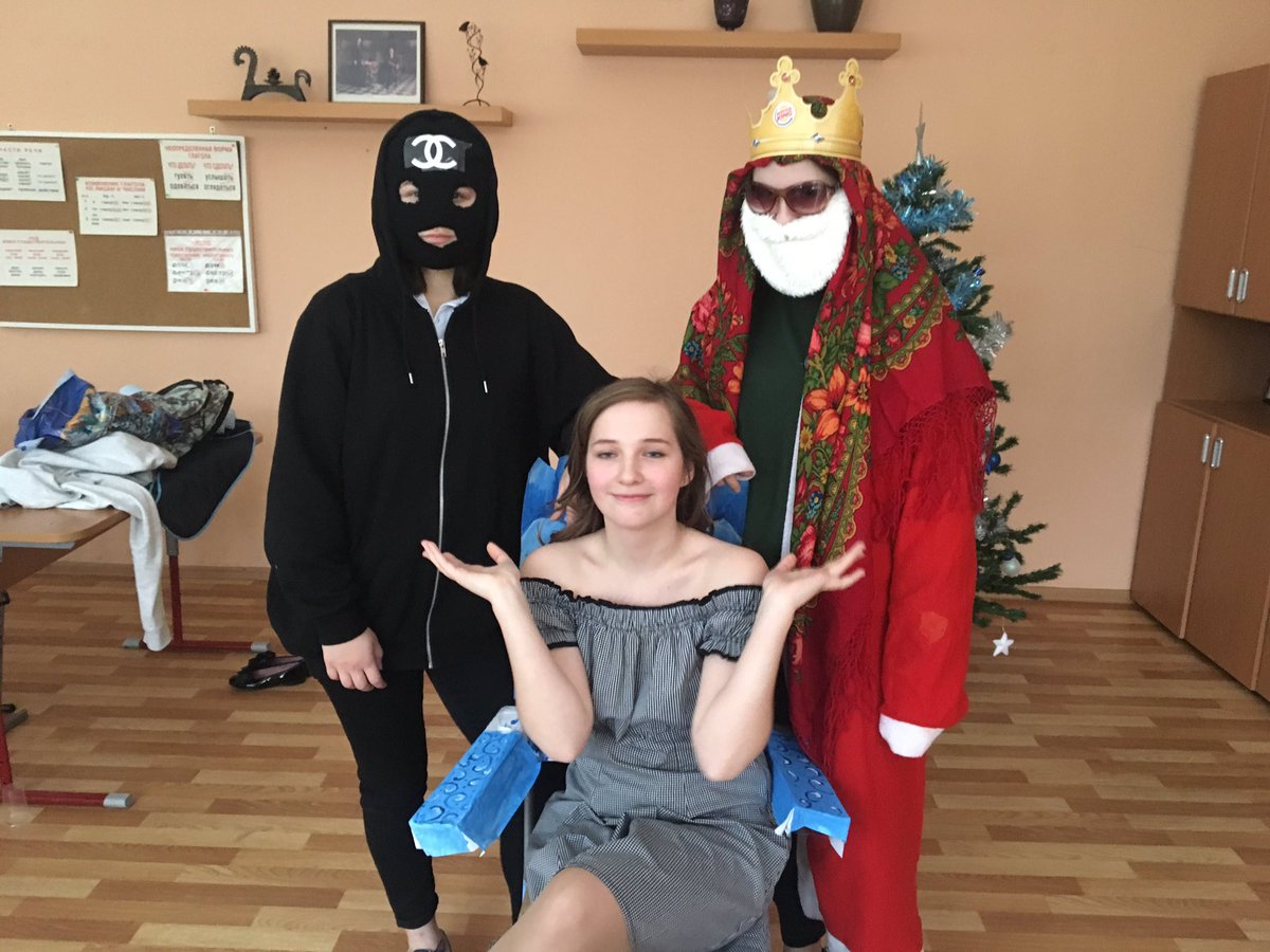 настроение быть злым биг рашен дед морозом (потому что черная борода за месяц с алика не пришла) в школьной постановке снежной королевы