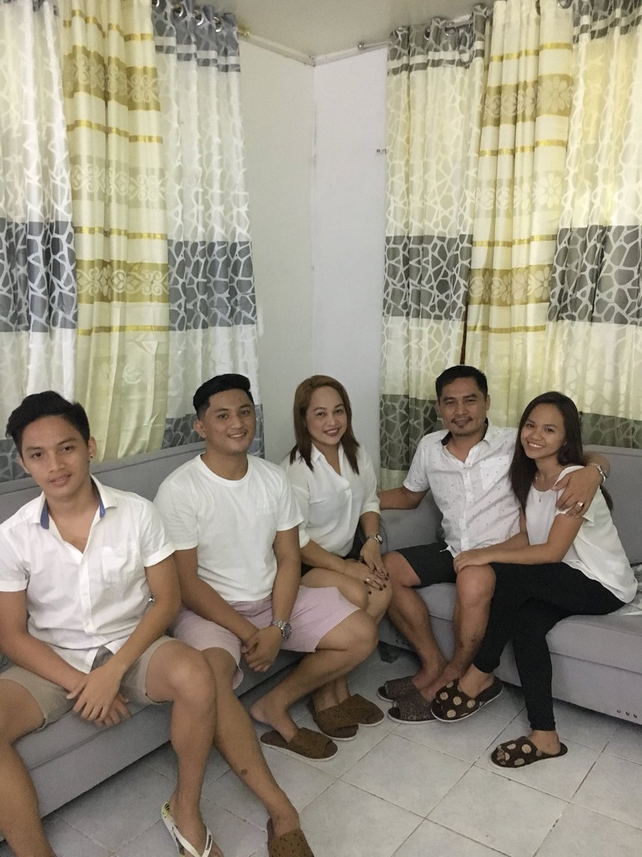 debrahgamboa's tweet photo. Merry Christmas from our family to yours!!🎄💕 https://t.co/B95iWvqmuw