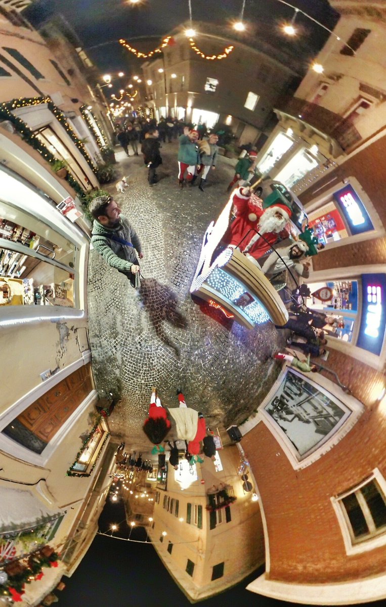 Robertofior's tweet photo. #rennadibabbonatale #ilnatalechenontiaspetti #fano #igersfano #igerspu #selfieconbabbonatale #tinylicious #tinyplanet #destinazionefano https://t.co/RKxX0Ixfpt