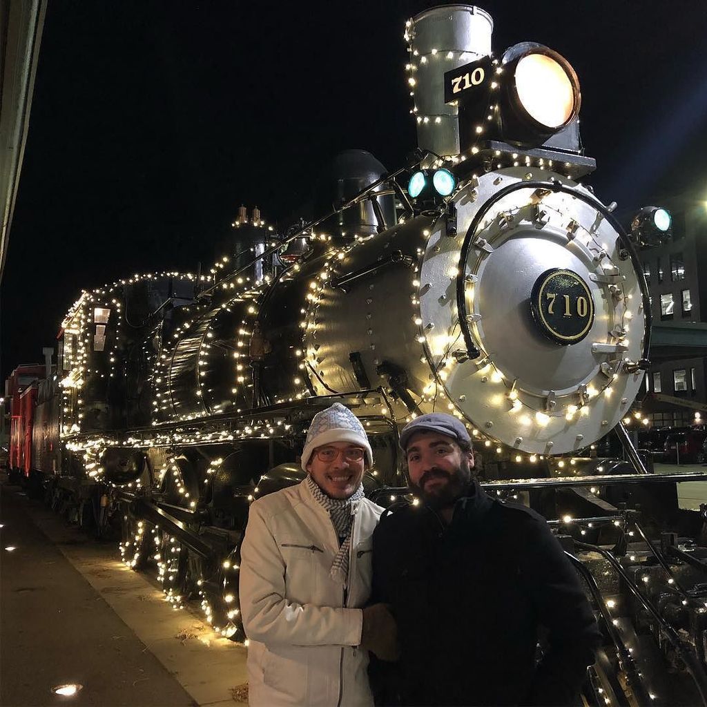 tylererichard's tweet photo. Had we taken this photo after the snow fell, the backdrop would be even prettier. I would also not be in the photo. #partreptile https://t.co/EX4jKhpjn9 https://t.co/ZJqLs5Olvq