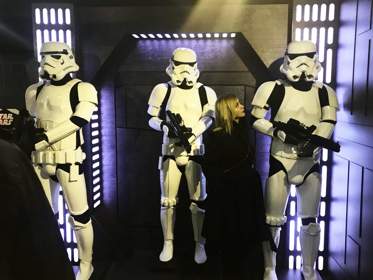 ChrisRoblesArel's tweet photo. 🇬🇧 ¡Hamleys! #lajugueteríamásfamosadelmundo #feliznavidad #starwars #súperfan #stormtroopers #fuilamásfeliz #hamleys #nuncasemueransinhabervisitadohamleys #uk2017 #londres #inglaterra #uk https://t.co/2IFPyYbZ6w