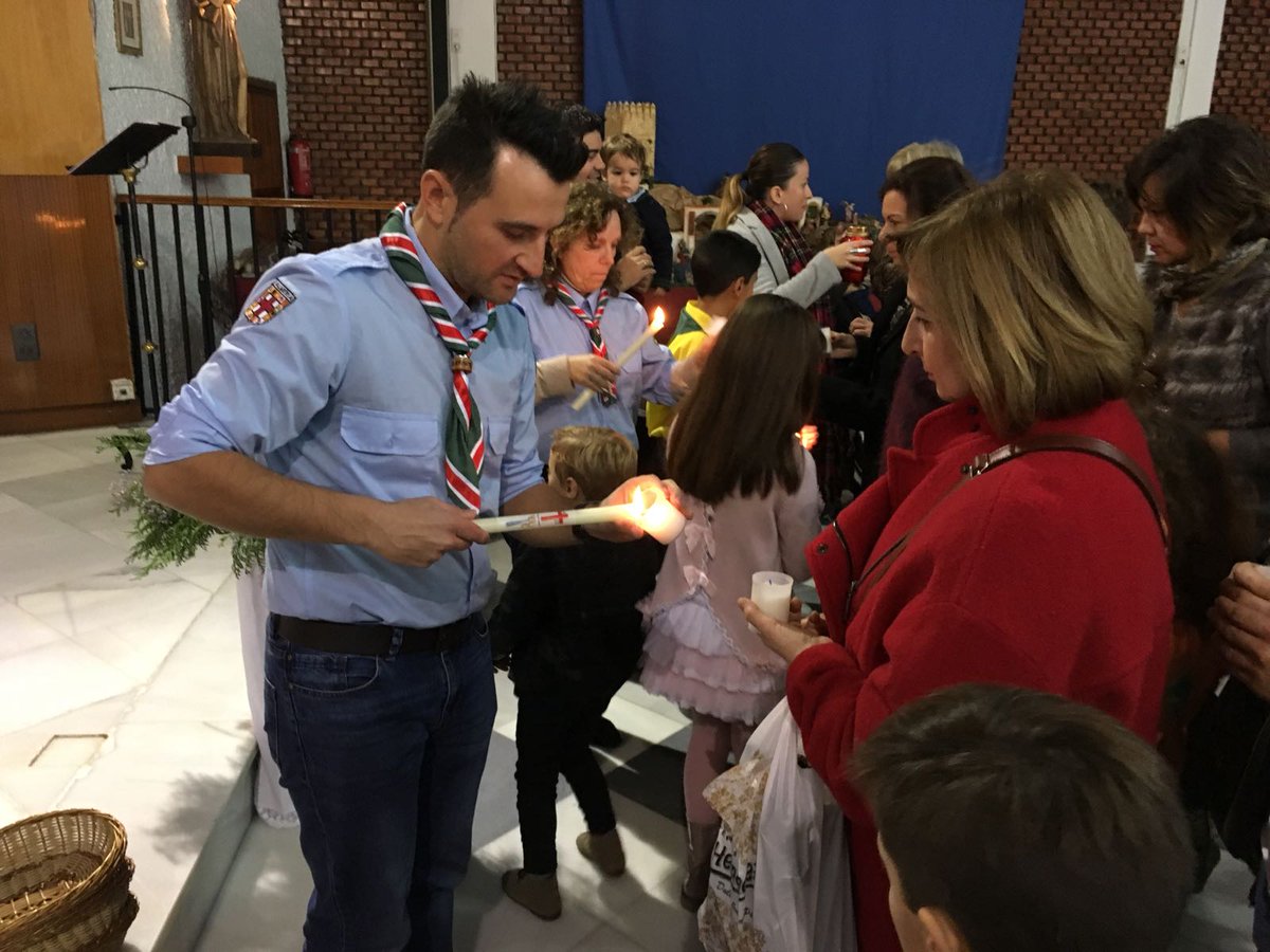 GSIluvatar's tweet photo. Ya brilla la Luz de la Paz de Belén en nuestra parroquia y en muchos de nuestros hogares. “Señor, se mi luz, ilumina mi noche” #gsiluvatar #entodoamaryservir #scouts https://t.co/86rnNAvv4v