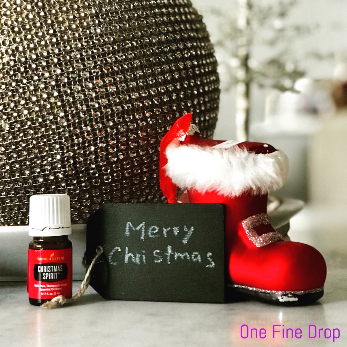 onefinedrop's tweet photo. Merry be your Christmas, peaceful be your home, joyful be your family, blessed be each one. #Christmas #youngliving 
https://t.co/RyeHvnd3GW https://t.co/vvQgC0OX6I